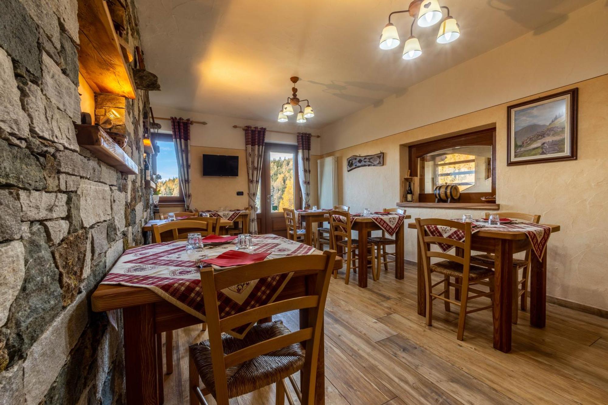 Le Coin Des Melezes - Nature & Trek - In Di Montagna Brusson